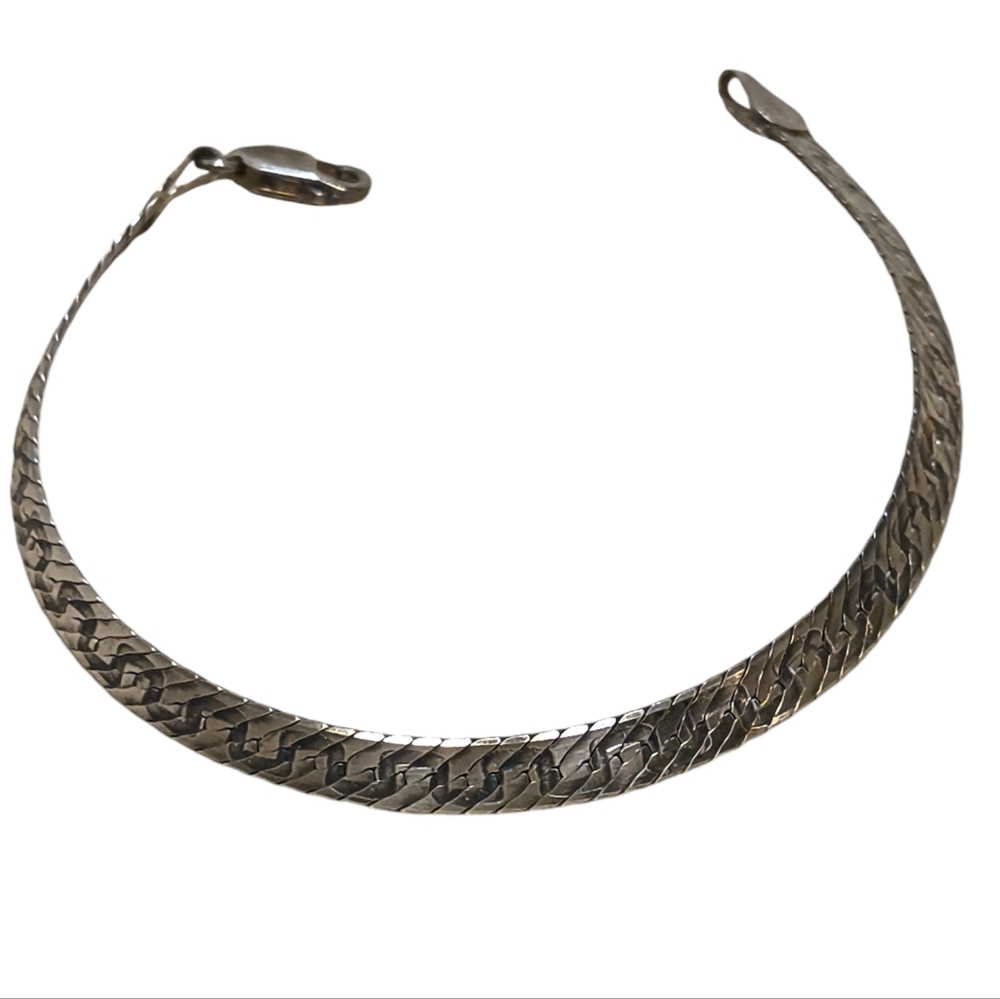 Reversible diamond-cut herringbone bracelet with a Greek key design bracelet